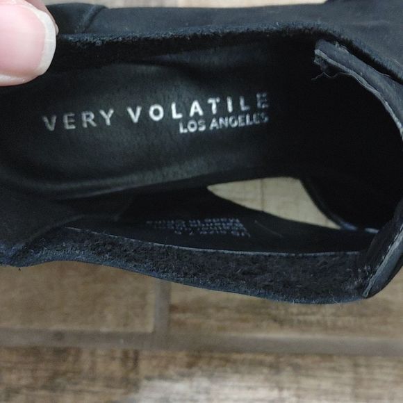 Very Volatile Black Booties - Picture 4 of 6